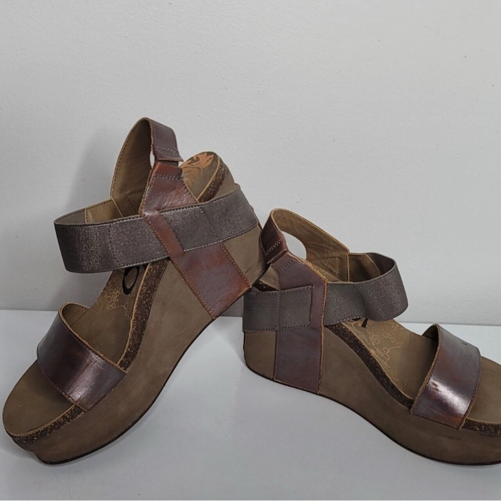 OTBT Bushnell Sandals Womens US 9 Pewter Leather Wedge Ankle Strap Slip On